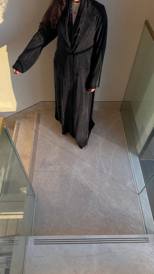 Noir sculpted abaya