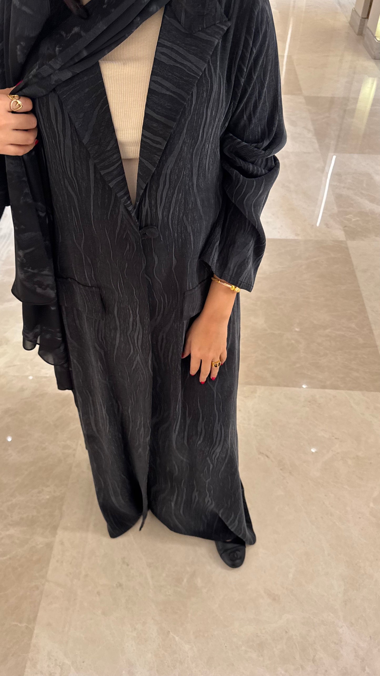 Noir sculpted abaya